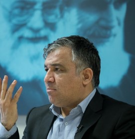 تاجرنیا: برای عبور از جنگ به همبستگی ملی نیاز داریم