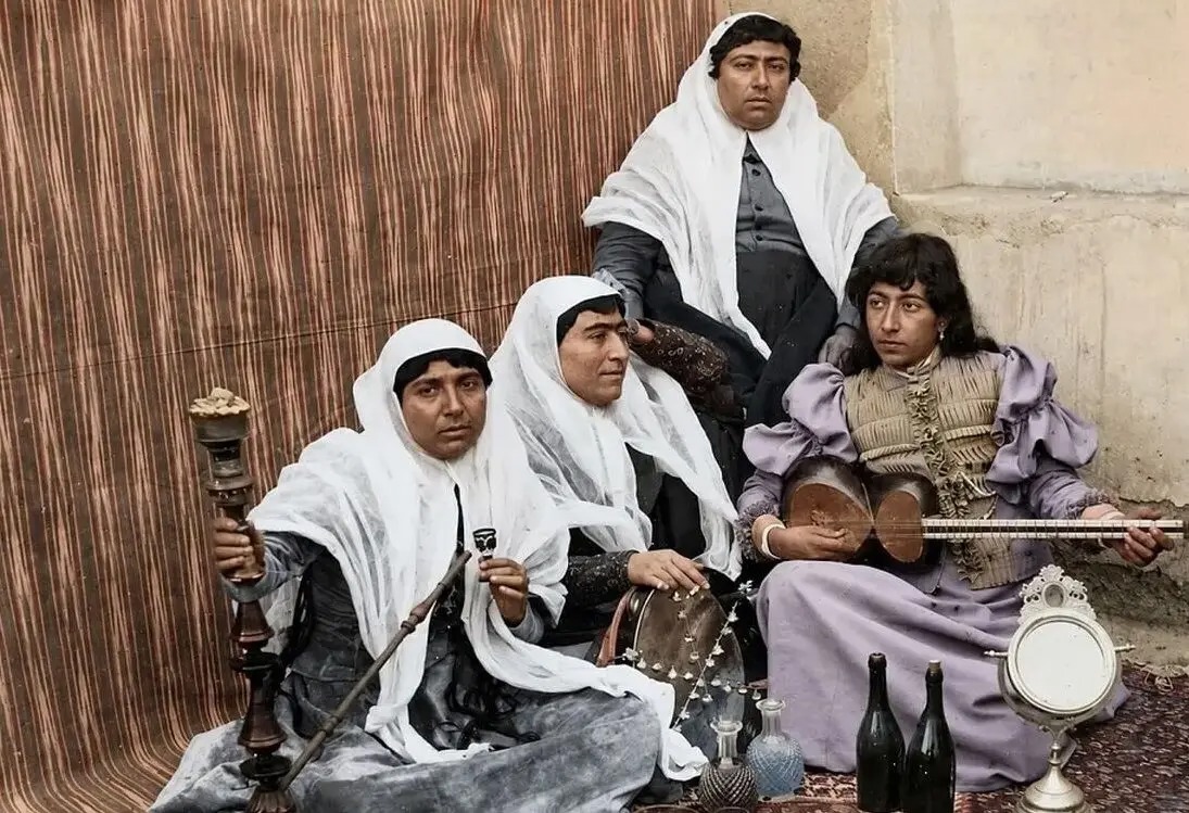 سفر در زمان؛ از «عکس یادگاری خواجه و خاصه‌تراش» تا «خرسواری در چهارباغ»