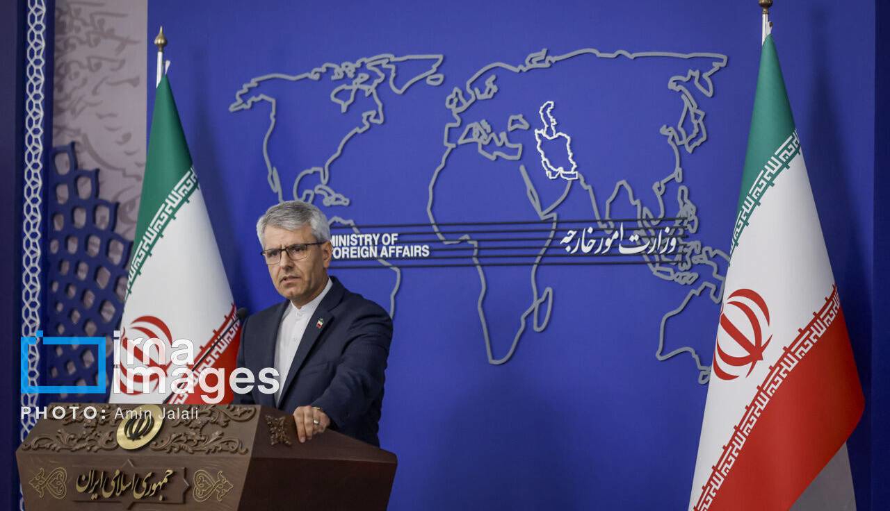 بقایی: ضربات دفاعی ایران منحصرا علیه اهداف نظامی بوده است