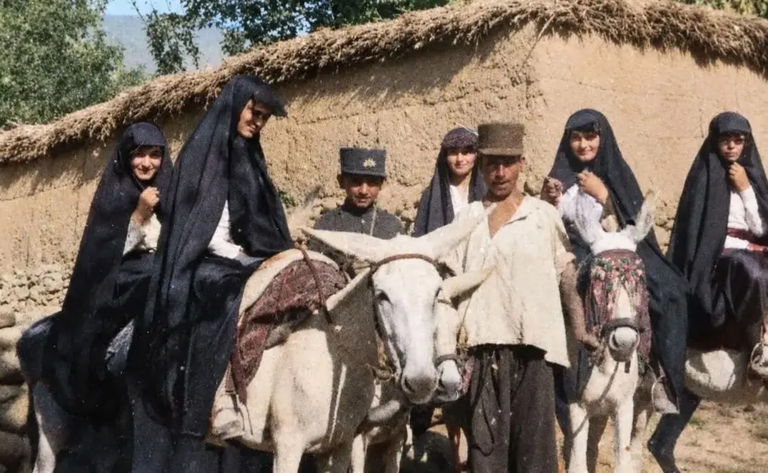 سفر به ایران قدیم؛ از «عروسی ملیجک در باغ بهارستان» تا «عروسی بی‌بی خاور در قلعه»