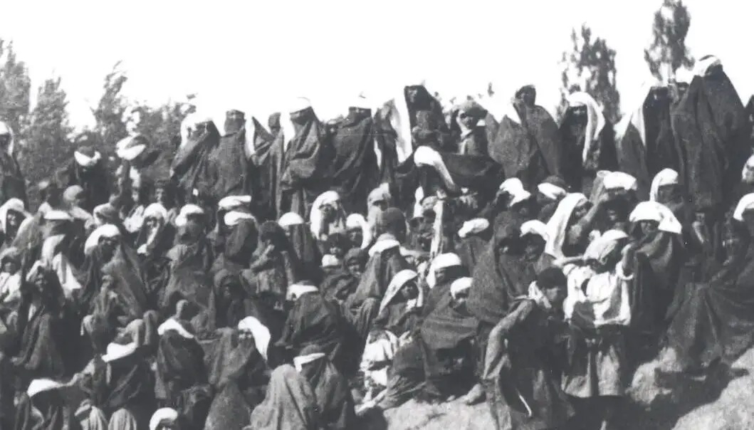 سفر در زمان؛ زن‌های بروجردی در خاکریز خندق در انتظار کاروان ناصرالدین شاه؛ ۱۳۵ سال قبل