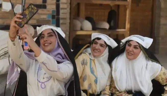 قاب تازه از بازیگران زن «بامداد خمار» در پشت صحنه سریال