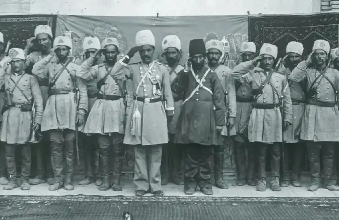 سفر در زمان؛ تصویری از یک «گروه موسیقی نظامی» در دوران مظفرالدین شاه