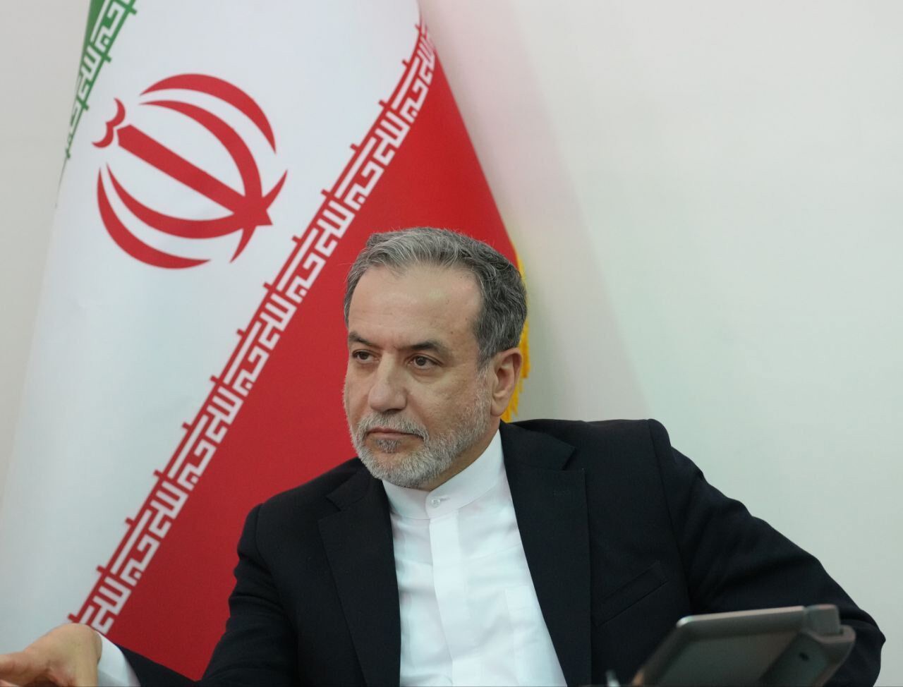 توضیحات عراقچی درباره نشست سه جانبه ایران، روسیه و جمهوری آذربایجان