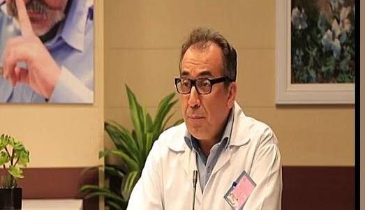 دکتر صحرایی رو پیج میکنن آزمایشگاه که چاه توالت رو باز کنه!