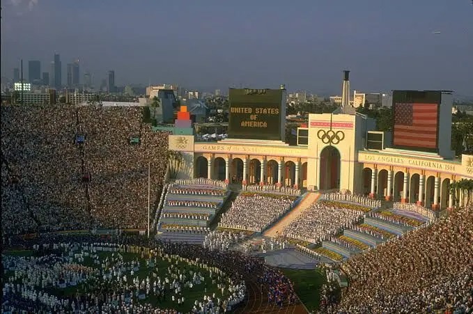 ایران کاندیدای برگزاری المپیک سال ۱۹۸۴ شد/ ایران بزرگترین ناوگان هاورکرافت دنیا را در خلیج فارس تشکیل داد/ شاه: در ایران راه فعالیت برای احزاب باز است مشروط بر آنکه از خارج دستور نگیرند